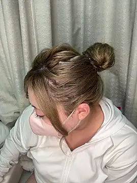 Chua-chan online show from 7, 10, 2025