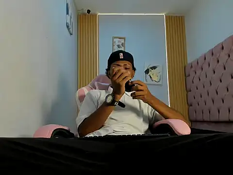 Jax Maliq online show from 7, 10, 2025