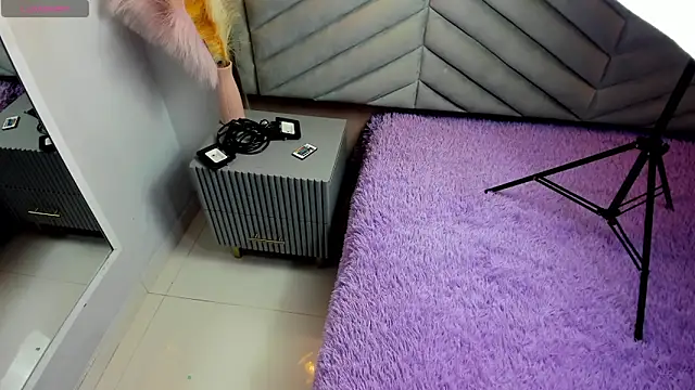 Snapshot of Mia_Valentine_ chatting on 7, 3, 2026 Mia Valentine online show from 7, 3, 2026