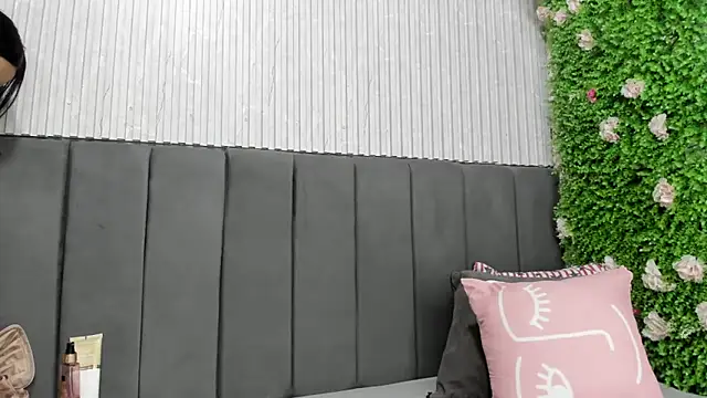 Skarlett hot  online show from 17, 2, 2026