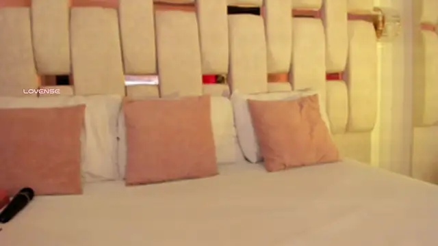 Snapshot of charlotte_line chatting on 15, 10, 2025 charlotte line online show from 15, 10, 2025