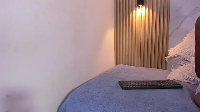 Snapshot of Valentinaliux_ chatting on 19, 3, 2026 Valentinaliux online show from 19, 3, 2026