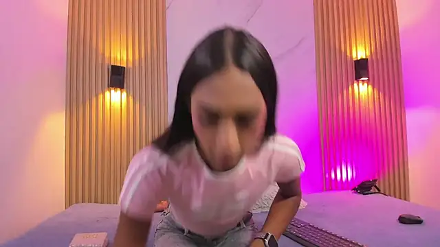 Snapshot of Valentinaliux_ chatting on 25, 3, 2026 Valentinaliux online show from 25, 3, 2026