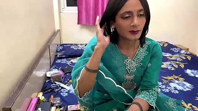 Snapshot of LuvLayla chatting on 9, 10, 2025 LuvLayla online show from 9, 10, 2025