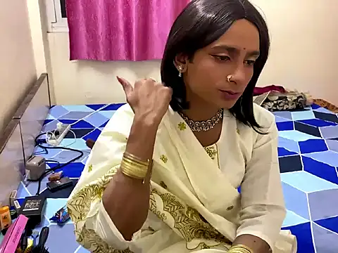 Snapshot of LuvLayla chatting on 17, 10, 2025 LuvLayla online show from 17, 10, 2025