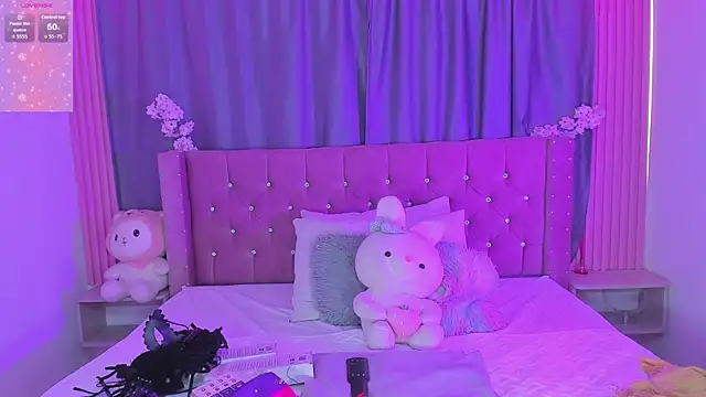 Nayla-Mouna online show from 6, 4, 2026