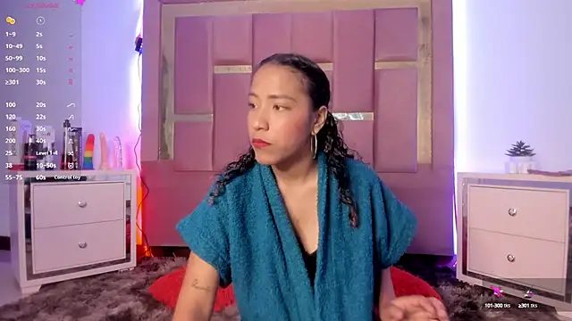 Snapshot of AikoSnow chatting on 2, 10, 2025 AikoSnow online show from 2, 10, 2025