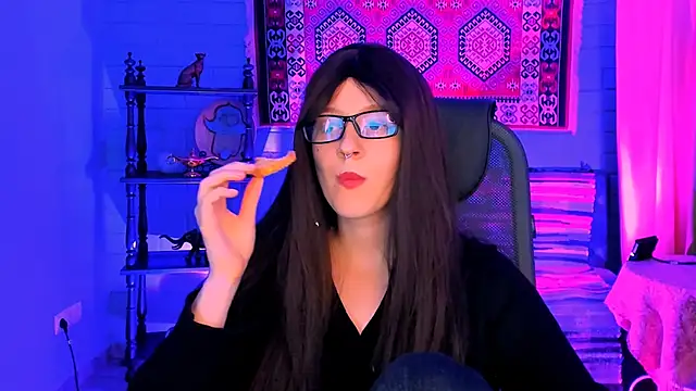Snapshot of AliceWelch_ chatting on 22, 10, 2025 AliceWelch online show from 22, 10, 2025