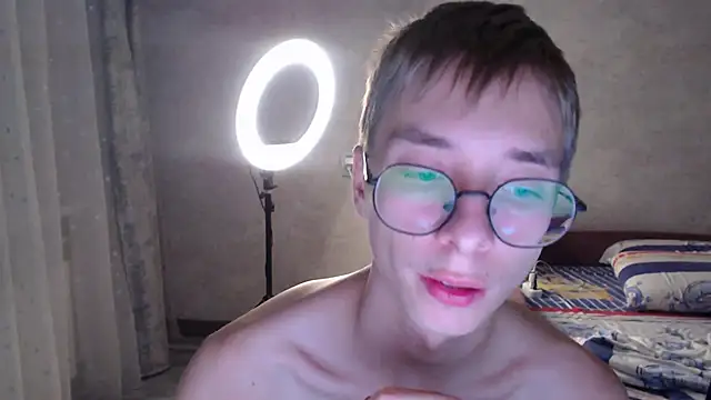 glasses cat online show from 11, 11, 2025