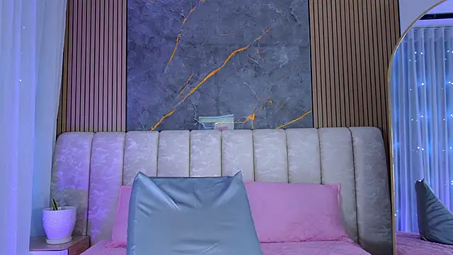 mia scot online show from 8, 4, 2026