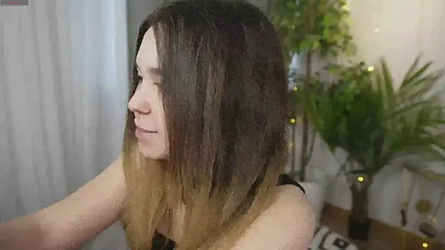 Snapshot of Lina_Glow chatting on 18, 3, 2026 Lina Glow online show from 18, 3, 2026