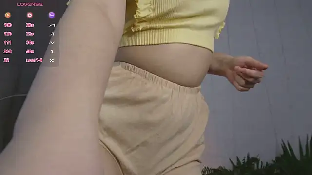 Snapshot of Lina_Glow chatting on 19, 4, 2026 Lina Glow online show from 19, 4, 2026