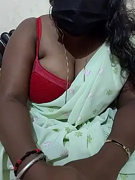 Snapshot of Silk_Smitha_27 chatting on 4, 11, 2025 Silk Smitha 27 online show from 4, 11, 2025