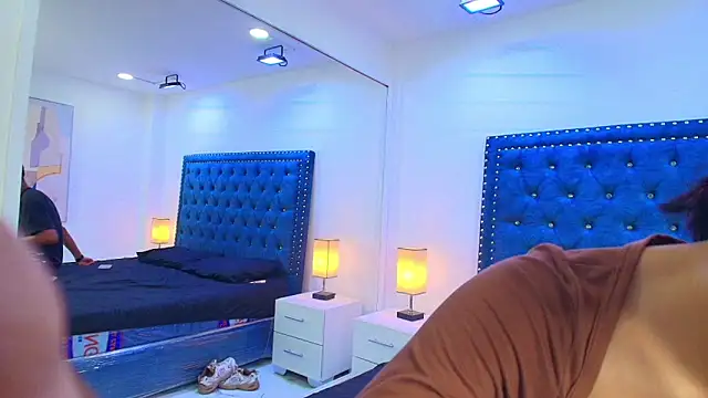 Snapshot of Damian_and_roxanne chatting on 12, 9, 2025 Damian and roxanne online show from 12, 9, 2025