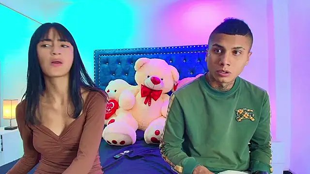 Snapshot of Damian_and_roxanne chatting on 17, 10, 2025 Damian and roxanne online show from 17, 10, 2025