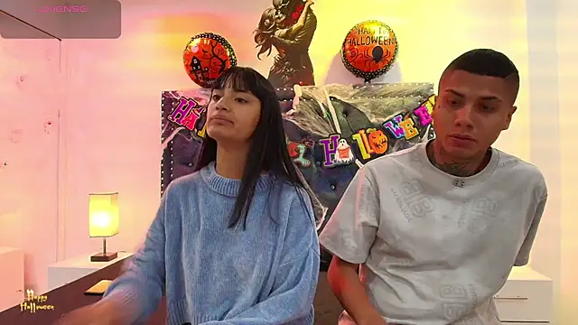 Snapshot of Damian_and_roxanne chatting on 29, 10, 2025 Damian and roxanne online show from 29, 10, 2025