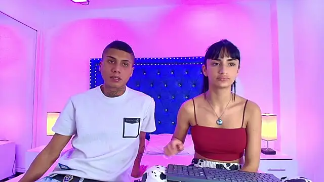 Snapshot of Damian_and_roxanne chatting on 7, 11, 2025 Damian and roxanne online show from 7, 11, 2025