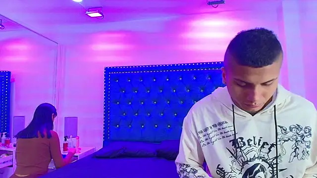 Snapshot of Damian_and_roxanne chatting on 10, 11, 2025 Damian and roxanne online show from 10, 11, 2025