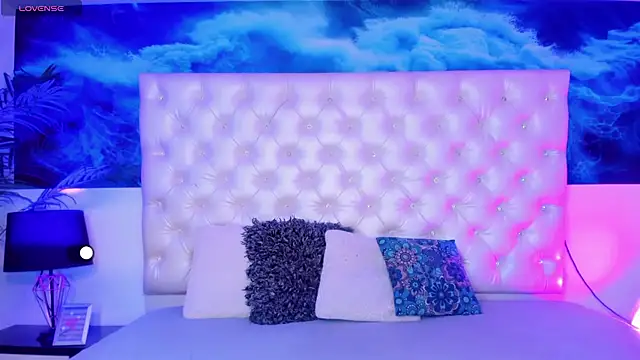 Honey Moontsts online show from 28, 5, 2026