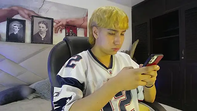 Snapshot of AngelFlexxx chatting on 8, 10, 2025 AngelFlexxx online show from 8, 10, 2025