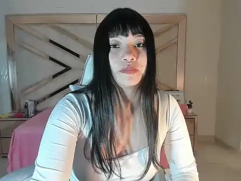 Zulema R1 online show from 8, 9, 2025