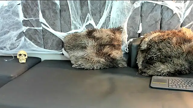 Snapshot of Rowan_Mills chatting on 13, 10, 2025 Rowan Mills online show from 13, 10, 2025