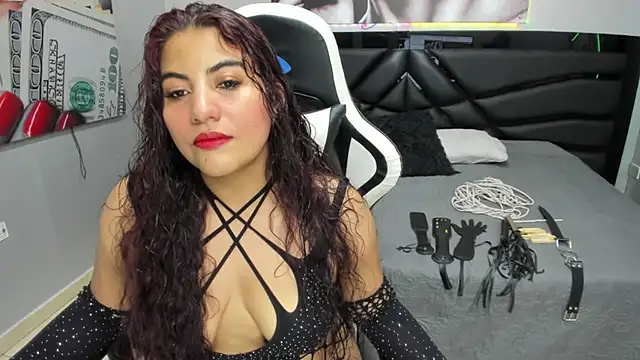Snapshot of Sara_Bdsm_ chatting on 16, 10, 2025 Sara Bdsm  online show from 16, 10, 2025