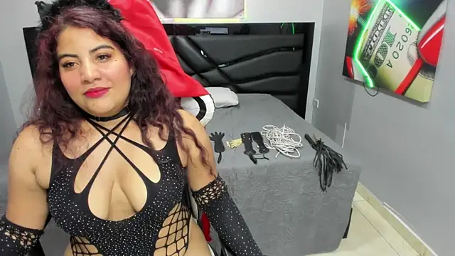 Snapshot of Sara_Bdsm_ chatting on 18, 10, 2025 Sara Bdsm  online show from 18, 10, 2025