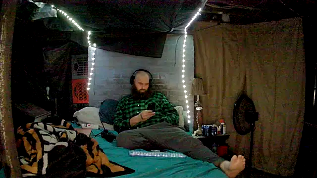 Snapshot of Cowboy815 chatting on 21, 11, 2025 Cowboy815 online show from 21, 11, 2025