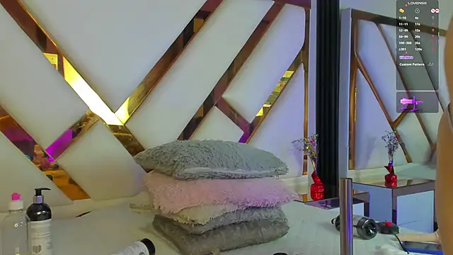 Niicolle Evanss online show from 23, 2, 2026