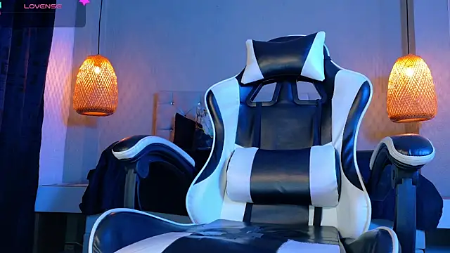 Thaiel Fosteer online show from 9, 4, 2026