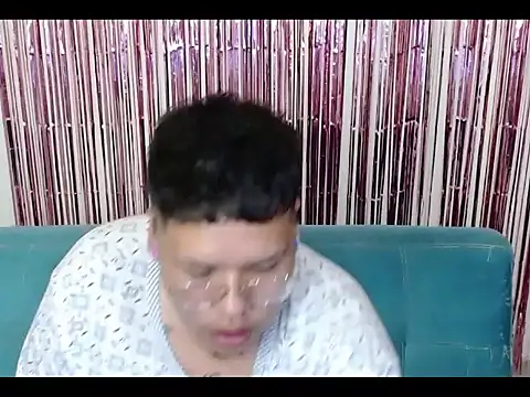 Snapshot of Yulian_bigclit7 chatting on 4, 12, 2025 Yulian bigclit7 online show from 4, 12, 2025