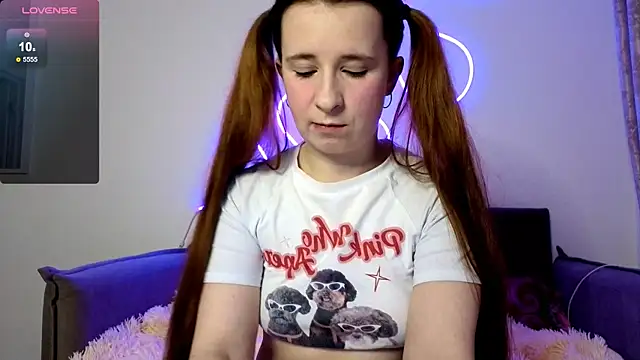 Snapshot of _Linett_ chatting on 3, 11, 2025 Linett online show from 3, 11, 2025