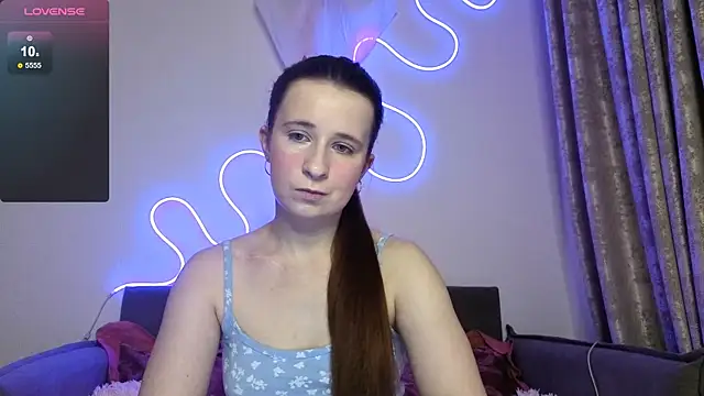 Snapshot of _Linett_ chatting on 5, 11, 2025 Linett online show from 5, 11, 2025