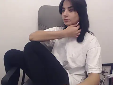 Snapshot of Hot_Bruny chatting on 3, 10, 2025 Hot Bruny online show from 3, 10, 2025