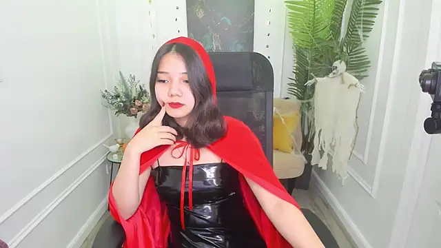 Snapshot of ElliVensda chatting on 17, 10, 2025 ElliVensda online show from 17, 10, 2025