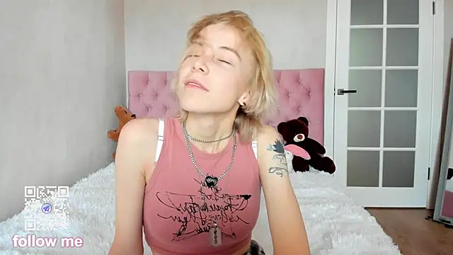 Pink Lila18 online show from 3, 10, 2025