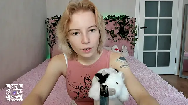 Pink Lila18 online show from 25, 11, 2025