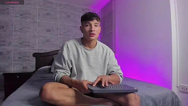 Snapshot of DavisFirb chatting on 19, 10, 2025 DavisFirb online show from 19, 10, 2025