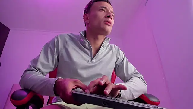 Snapshot of DavisFirb chatting on 14, 4, 2026 DavisFirb online show from 14, 4, 2026