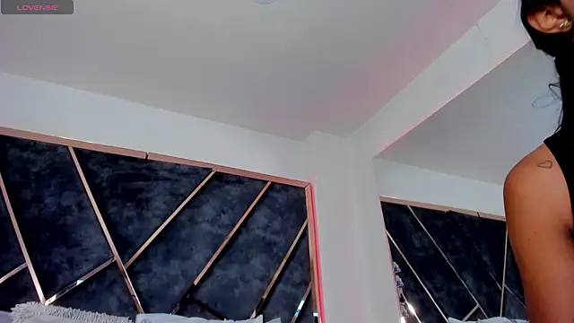 SusanaHenao online show from 25, 11, 2025