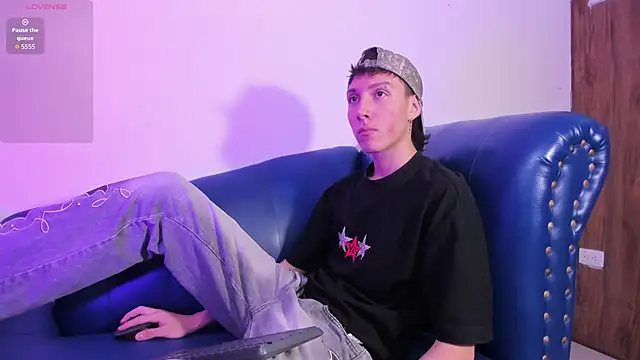 Snapshot of LittleDanny_ chatting on 17, 4, 2026 LittleDanny online show from 17, 4, 2026