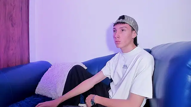 Snapshot of LittleDanny_ chatting on 18, 4, 2026 LittleDanny online show from 18, 4, 2026