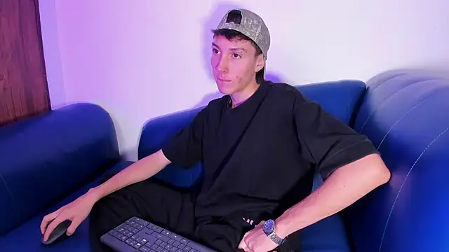 Snapshot of LittleDanny_ chatting on 19, 4, 2026 LittleDanny online show from 19, 4, 2026