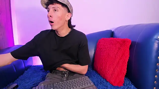 Snapshot of LittleDanny_ chatting on 22, 4, 2026 LittleDanny online show from 22, 4, 2026