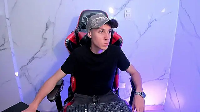 Snapshot of LittleDanny_ chatting on 23, 4, 2026 LittleDanny online show from 23, 4, 2026