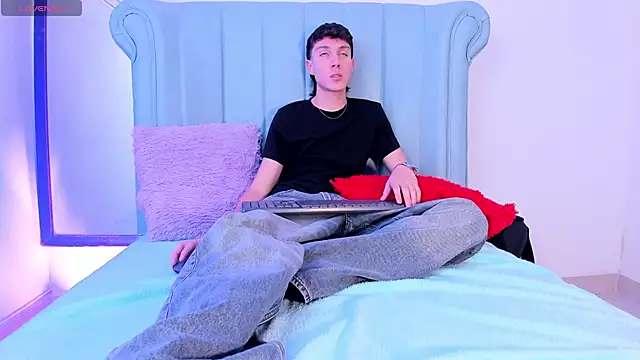 Snapshot of LittleDanny_ chatting on 24, 4, 2026 LittleDanny online show from 24, 4, 2026