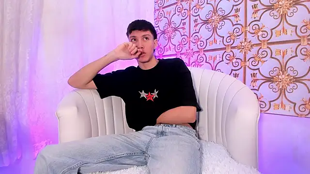 Snapshot of LittleDanny_ chatting on 26, 4, 2026 LittleDanny online show from 26, 4, 2026