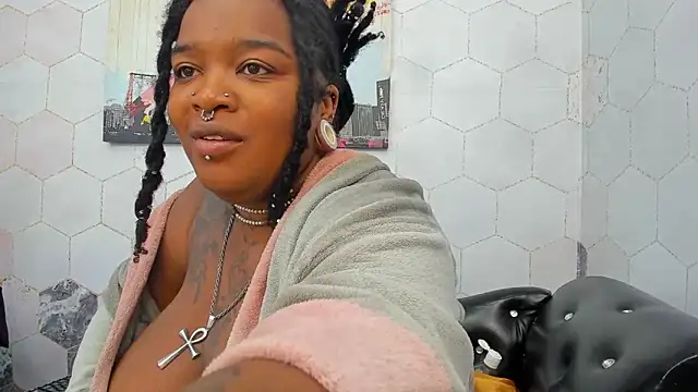 Snapshot of Anaa_Fuentess chatting on 11, 10, 2025 Anaa Fuentess online show from 11, 10, 2025