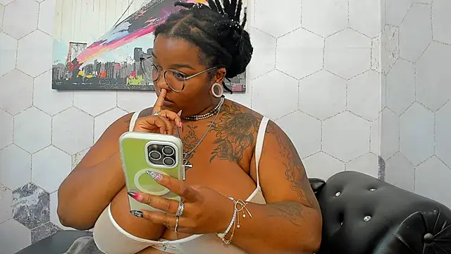 Snapshot of Anaa_Fuentess chatting on 13, 10, 2025 Anaa Fuentess online show from 13, 10, 2025